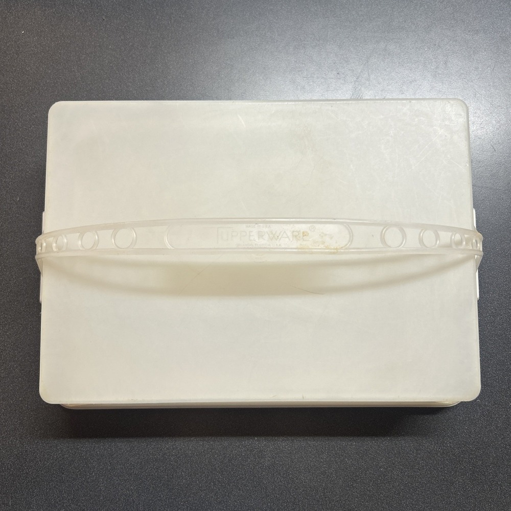 Tupperware Cake Carrier